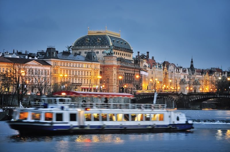 Vtlava River Cruise - Prague In December