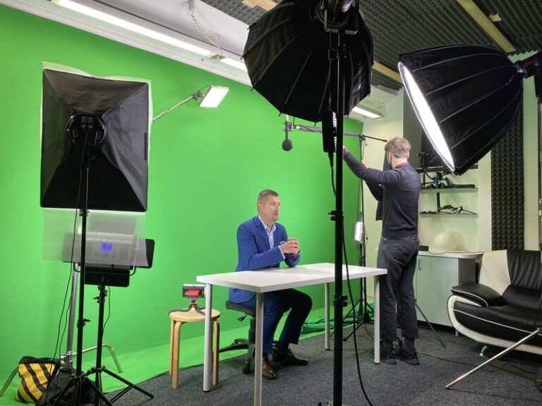 Lavalier vs. Boom Mic Pros and Cons for Different Recording Situations